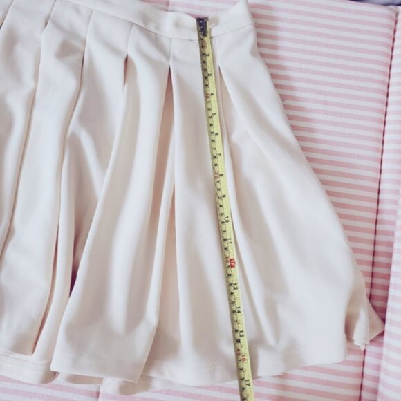 Highwaisted Pleated Skirt - Picture 11 of 14